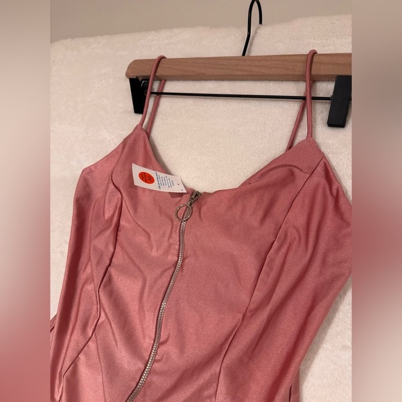 New Brand Iris Los Angeles Dress Large Pink Mauve Shiny - Picture 2 of 4